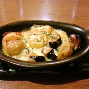 Eggplant and potato baked with cheese