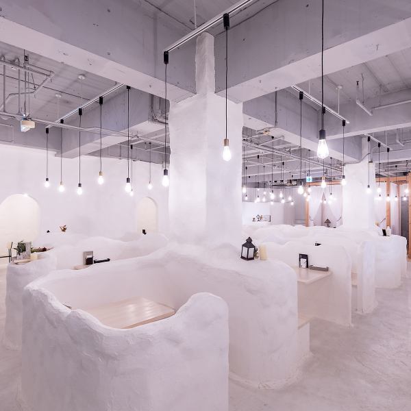 [Pure white special space] The inside of the store is pure white and has an extraordinary space. ◎The box seats are separated by white walls and are like semi-private rooms! is ♪