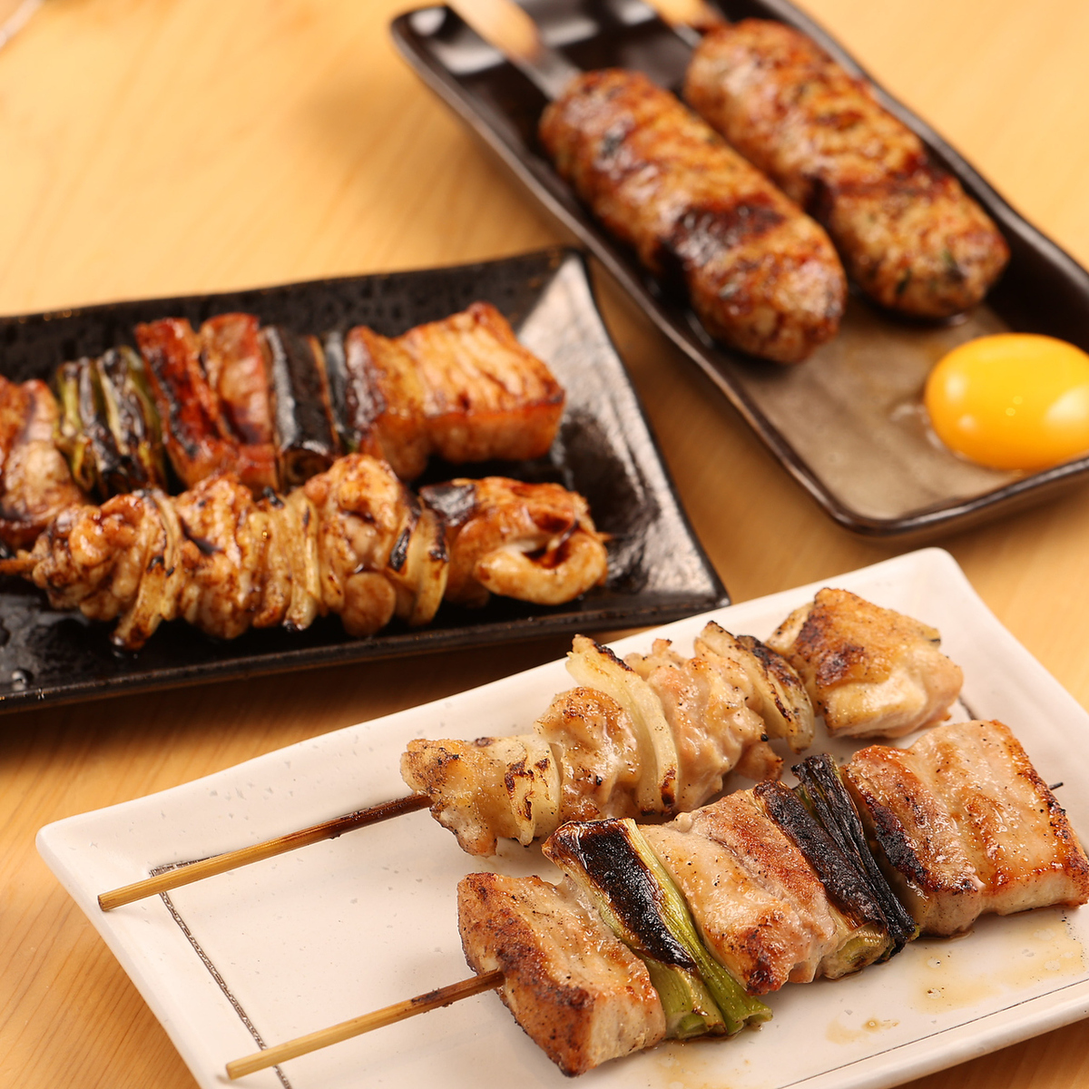  通常の約２倍！圧倒的ボリュームで肉汁溢れる特大焼き鳥を堪能