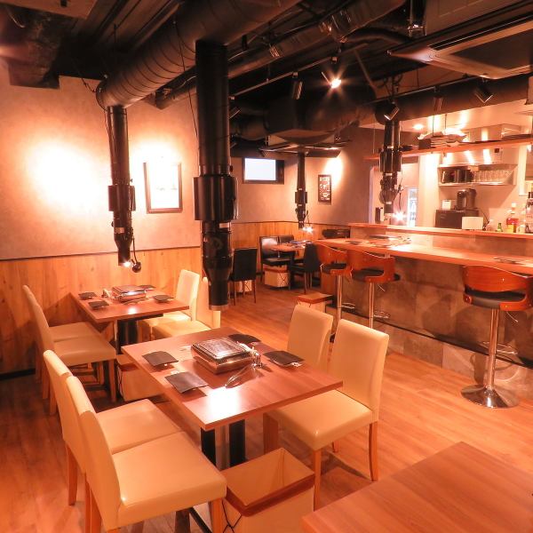 [Comfortable interior] The interior of the restaurant, which boasts a calm interior and coziness, has plenty of space between the counter seats and table seats.In addition, the ducts provide constant ventilation to prevent infectious diseases.