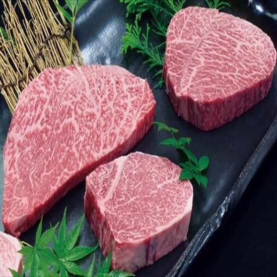 We offer Kuroge Wagyu beef from all over the country!!