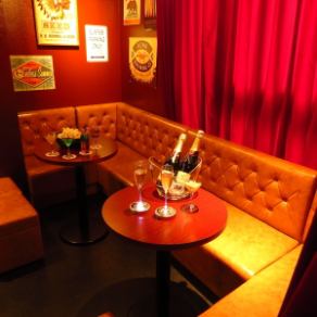 5名様×2、10名様でも使えるソファー席!!