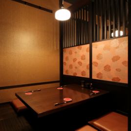 The semi-private room with a spacious sunken kotatsu table can accommodate small to large groups.Ideal for private gatherings such as anniversaries, birthday parties, and reunions of loved ones.Staff wear masks and wash their hands frequently!