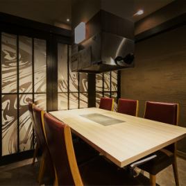 用隔板隔開的空間。你可以放鬆,不必擔心被別人看到。