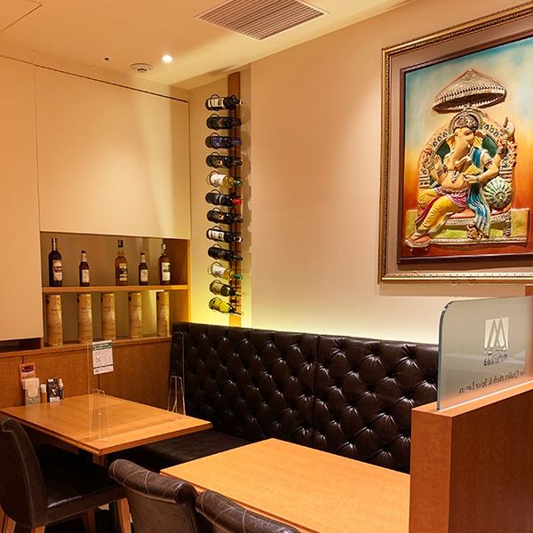 Indian paintings and ornaments are displayed throughout the store, creating an extraordinary atmosphere.Please enjoy your meal and spend a moment enjoying it with all your senses.