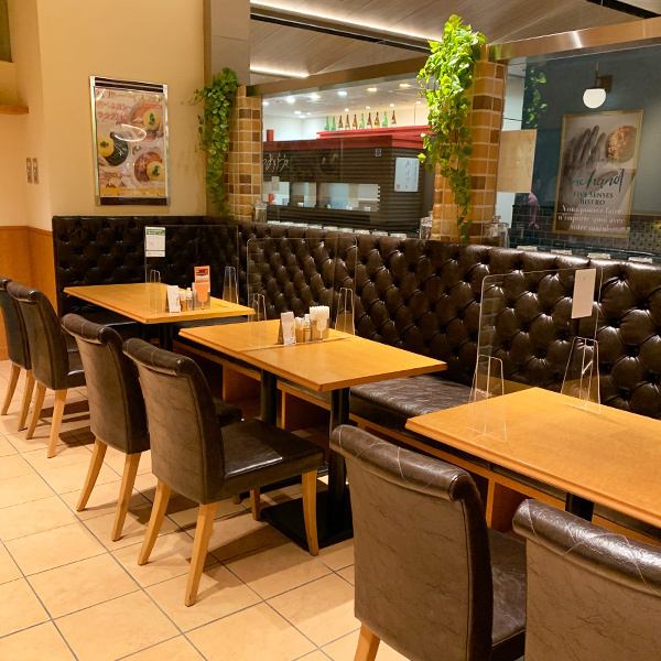 We pursue a space that allows you to forget the hustle and bustle of the city and enjoy a moment of elegance.You can relax on the sofa seats while enjoying your meal.Please feel free to use our restaurant not only for everyday meals, but also for business meetings or meals after work.