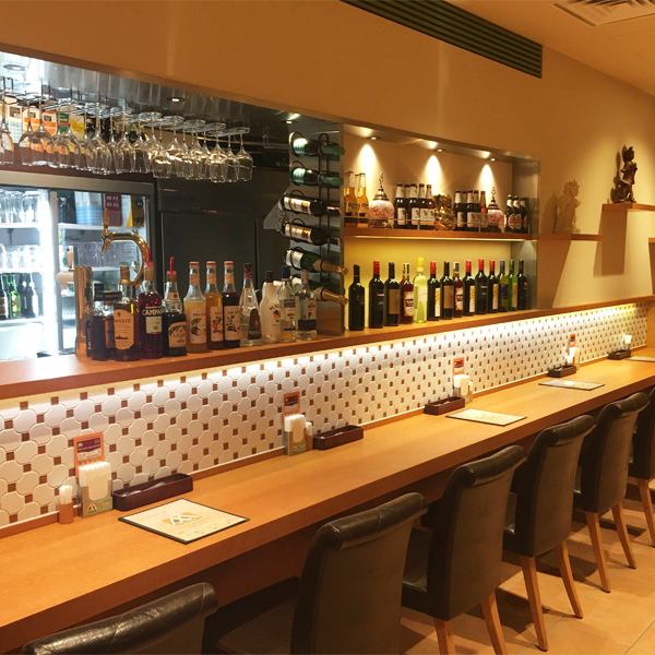 The counter seats are perfect for couples, spouses, and close friends to get closer to each other.Also great for when you want to have a long conversation.