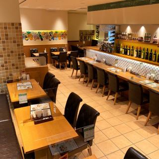 You can enjoy your meal in a spacious restaurant.