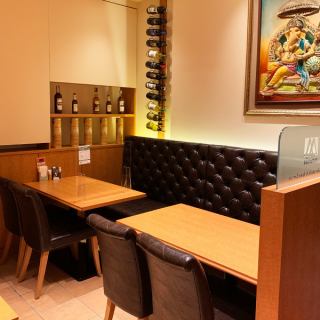 Enjoy a meal with friends, a group date, or a girls' night out, and relax in an Asian atmosphere.