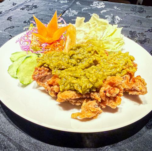 アヤム ゴレン サンバル ヒジャウ