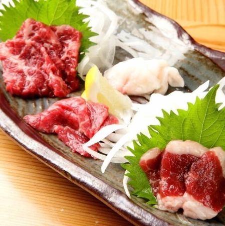 青森直送!馬刺し盛り