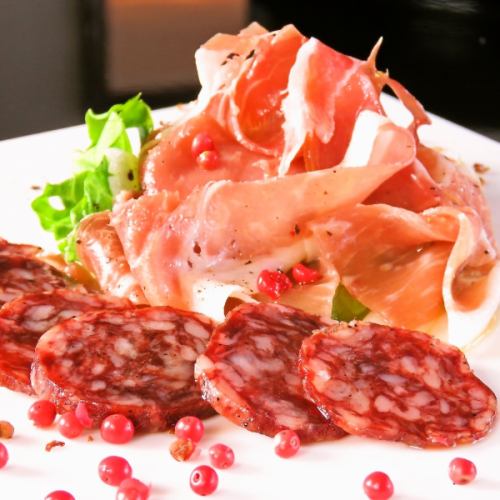 Spanish "white mold salami" & Italian "raw ham"