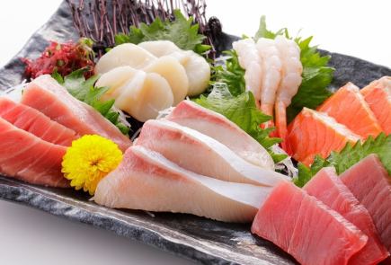 【当店人気No.1】マグロ入り刺身3点盛り等海の幸含む全11品4500円(税込)※+1500円で飲み放題可