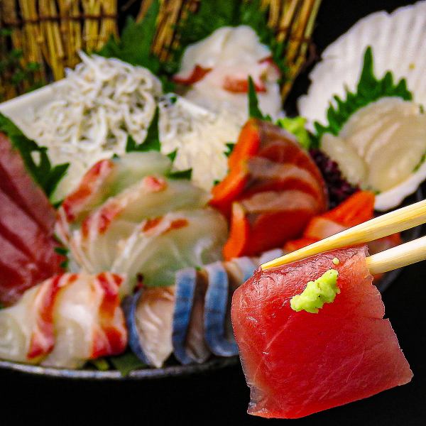 【名物！青森三昧！刺身盛り合わせ】青森の海の恵み。新鮮朝締めの直送鮮魚とこだわりの地酒
