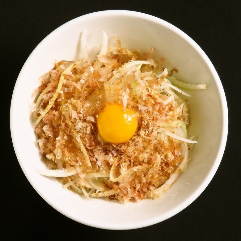 Katsuobushi and egg yolk onion salad