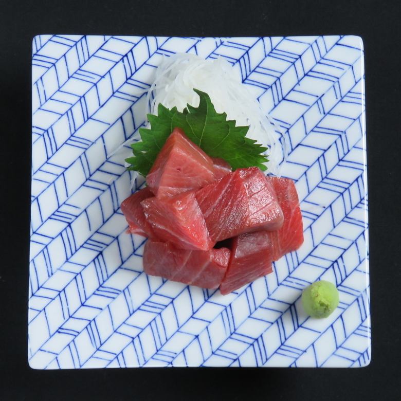 Prepare for a deficit! Cut bluefin tuna into chunks