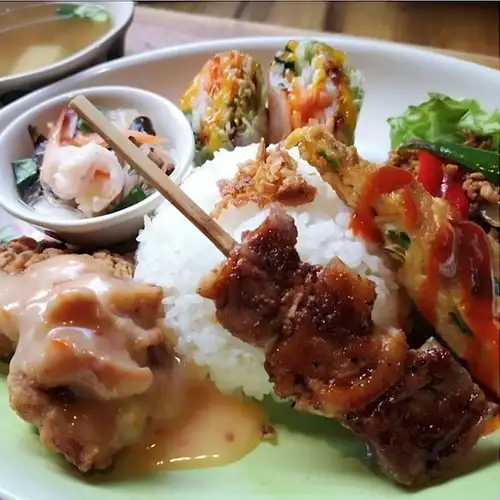 在轻松的氛围中享用正宗美食！