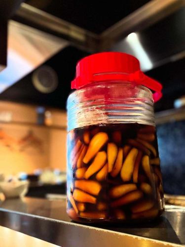 Pickled scallions in soy sauce
It's happening again this year.
It's Monday today but we're open!
If you have time, I'll be waiting for you.

#Fuchu #Izakaya #Sake #Kokusai Street #Rakudaya