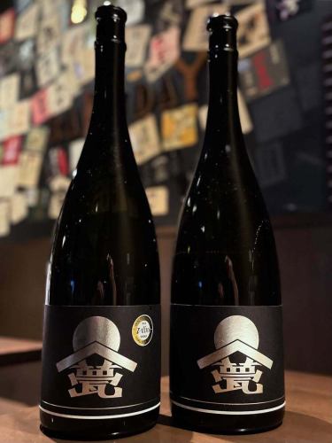 長野屋頂瓦，銀黑色
新清酒到貨啦🍶
今年，我們推出了兩款不同釀酒米品種釀造的酒瓶：一河內和金門錦。
請早點來🐪

#府中居酒屋 #清酒 #府中 #居酒屋 #Rakudaya #Irodori 清酒釀酒廠 #Irodori