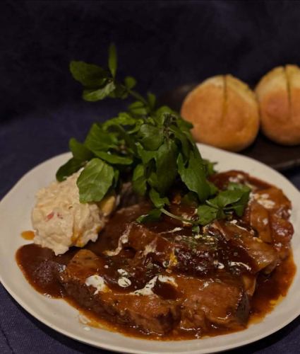 今年も本日24日より数量限定で
ビーフシチューあり〼。

#府中居酒屋 #日本酒 #府中 #居酒屋 #らくだ屋