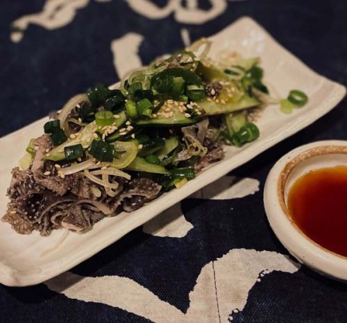 今天有刺身牛肚供應。搭配清爽的柚子醋!
他們還有豬蹄🐖
#府中居酒屋 #清酒 #府中 #居酒屋 #Rakudaya