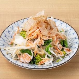 新玉葱と桜海老の春香るサラダ