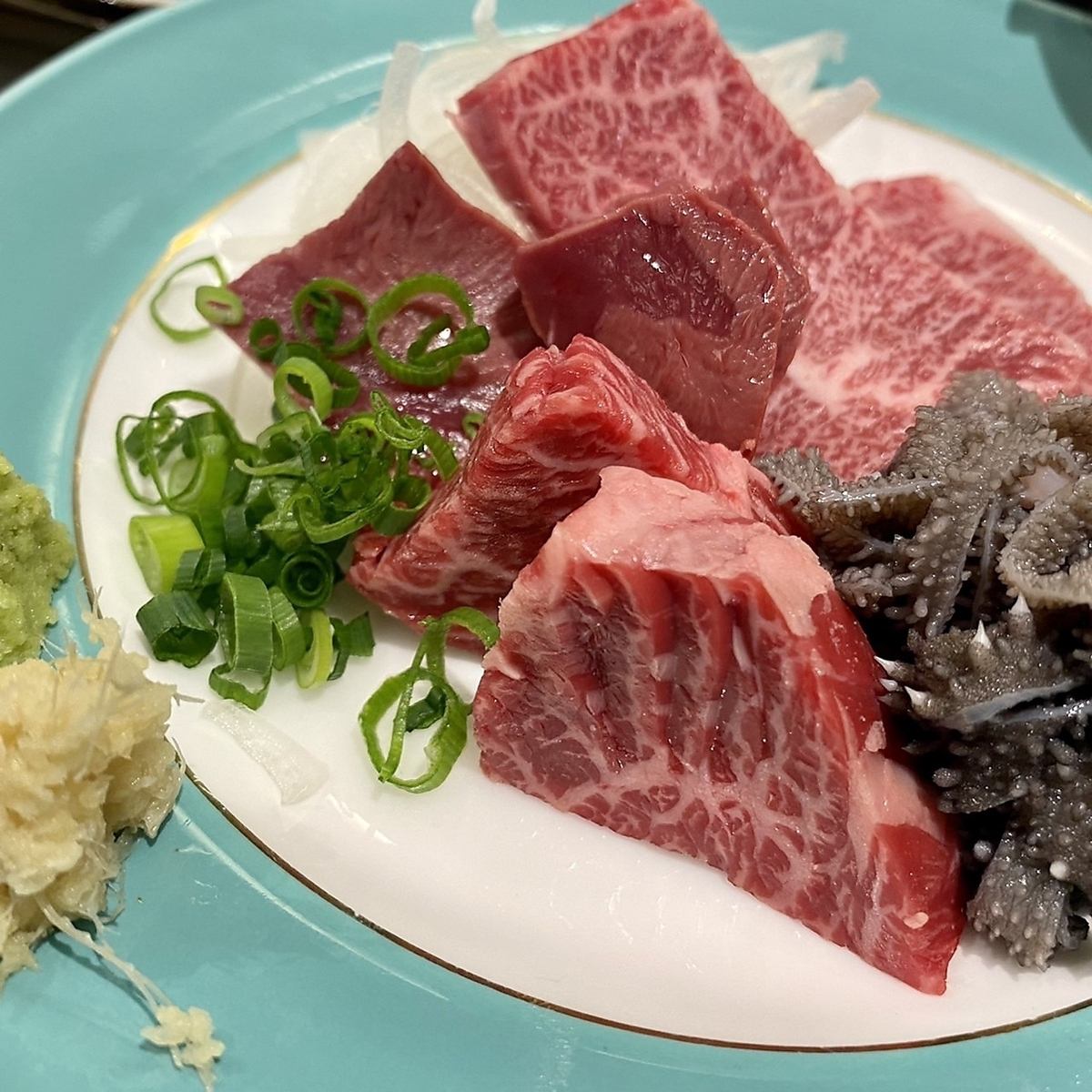 Enjoy a set of Kuroge Wagyu beef innards in individual parts! <2 hours all-you-can-drink included> 4,000 yen