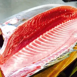 豪華套餐，包含完整的金槍魚切割表演 ★ 50 版本 [1 條金槍魚，7 道海鮮火鍋菜餚 + 120 分鐘暢飲]
