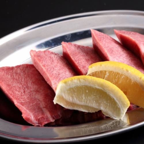 Thick-sliced premium raw tongue with salt