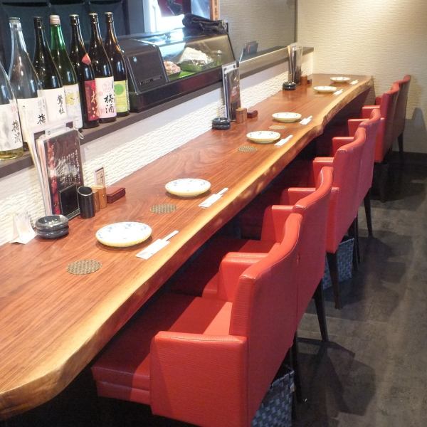 We have ten counter seats available ★ You can use it for sake drinking with colleagues on the way back home, as well as Yakitori date on side by side!