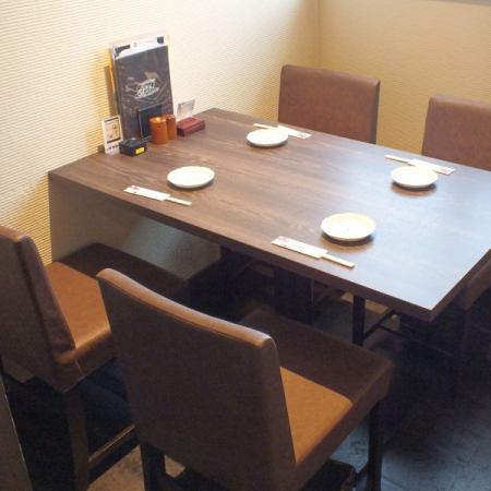 Even if you are worried about the smell of cigarettes, we have private room seats that are completely non-smoking ♪ We have two rooms, a table seat for 4 people and a table seat for 4 people x 2 seats. ..The maximum number of people is 6 and 12 respectively.