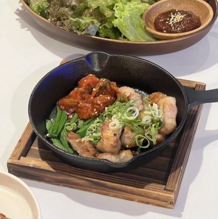 本場韓国のチヂミ/サムギョプサル/韓国ラーメン等★コース全6品＋120分飲み放題付き♪