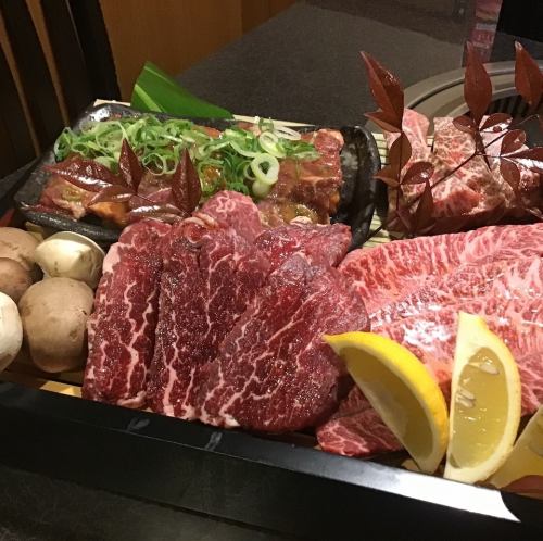 두껍게 썬 쇠고기도 쇠고기 필레 고기도 뷔페가 실질 3800엔♪