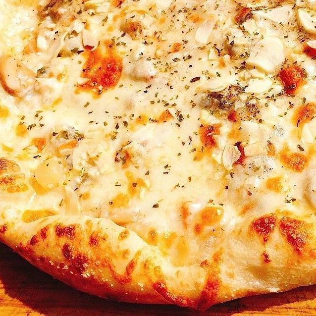 Anchovy garlic pizza