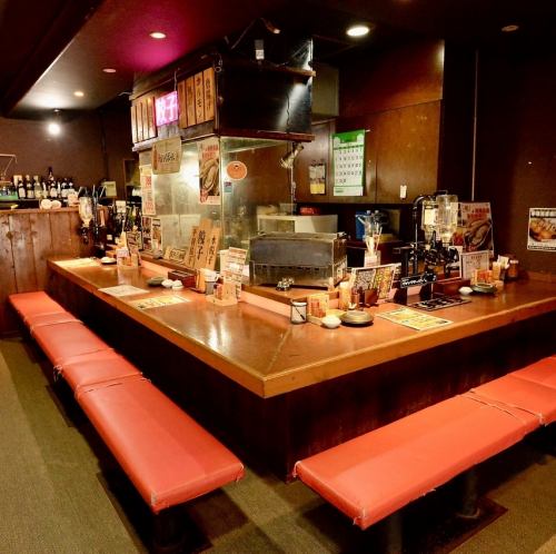 <p>カウンター席限定の飲み放題あり！お一人様でもお気軽にお楽しみいただけます◎</p>