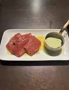 【新感覚の味わい】ロースターで温めた自家製エスカルゴバターにくぐらせて楽しむ絶品ハツ