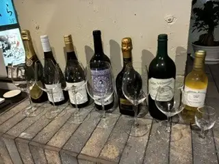 【グラスを変えてワインの香りを引き出す】