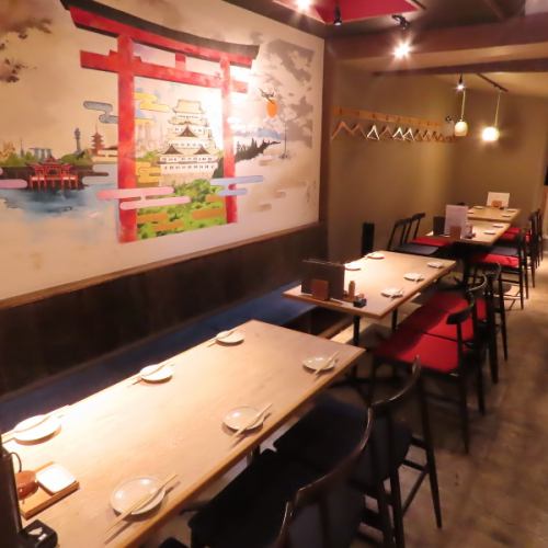 <p>名古屋・国際センターエリアで、喧騒を忘れさせてくれる古民家空間の焼き鳥店。木の温もりに包まれた落ち着いた店内は、会社宴会はもちろん、記念日や大人のデートにも最適です。炭火で焼き上げる焼き鳥の香りが広がる店内で、ゆったりと会話と食事をお楽しみください。</p>
