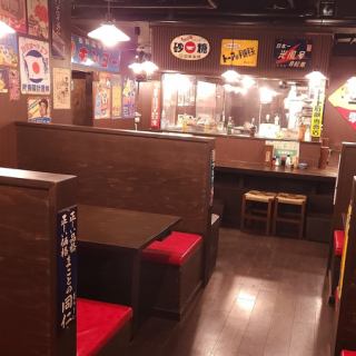 4분 테이블석은 박스 타입이 있습니다.인원수에 맞추어, 좌석에 안내하겠습니다.회식, 미팅, 여자 회 등 다양한 장면에 꼭 이용하십시오!