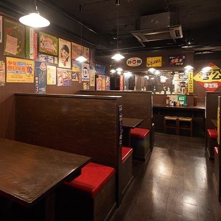 播放怀旧昭和歌曲的复古居酒屋♪