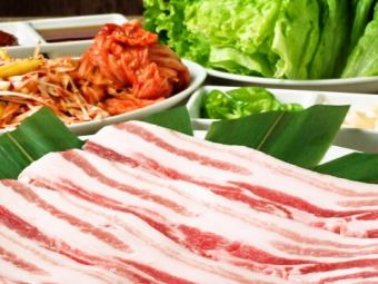90 minutes all-you-can-eat samgyeopsal plan with 4 dishes and one drink (soft drink) 4000 yen ⇒ 2500 yen