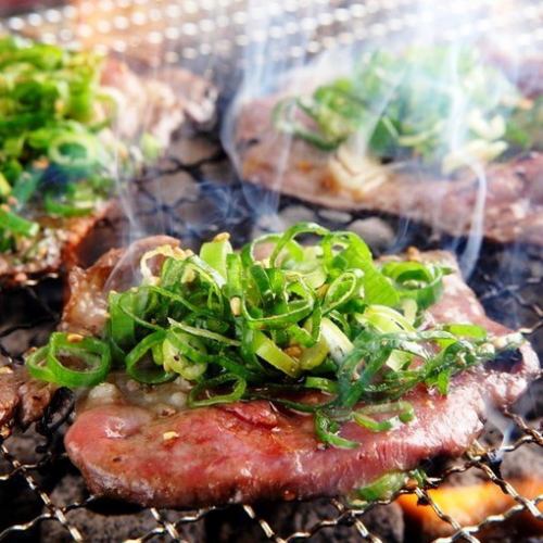 【一頭買いの新鮮ホルモン】お昼12時から夜まで、天満でホルモン食べるなら肉五郎へ！