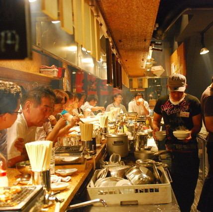 【一人焼肉、大歓迎！昼飲みにも】焼くお肉はガス火でまわりはカリっと、中はジューシーに。当店は、カジュアルに楽しめる活気あるお店です。鮮度抜群のお肉とお酒と、元気なスタッフが楽しい時間をお届けします！お気軽にお立ち寄りください♪