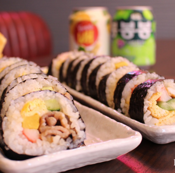 The perfect rice dish! Korean seaweed rolls (kimbap)! Great for sharing or snacking!