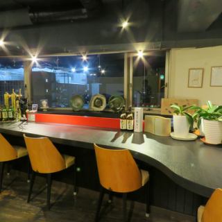 広々したカウンター席(6席)