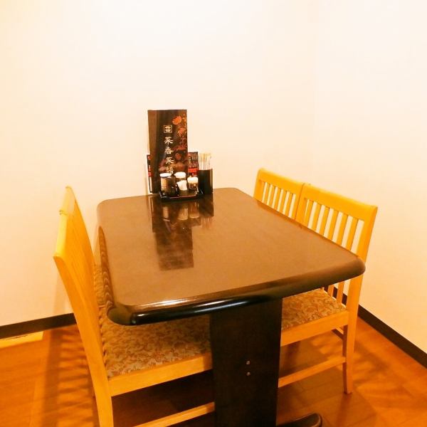 There is one completely private room on the left side of the store entrance.It is also recommended for entertaining at the table.