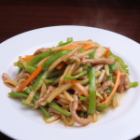 Beef stir-fried with green peppers