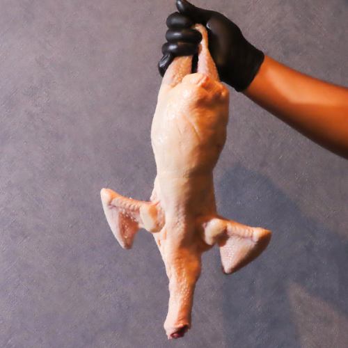 厳選された銘柄鶏。鶏肉本来の旨味を追求する一串。