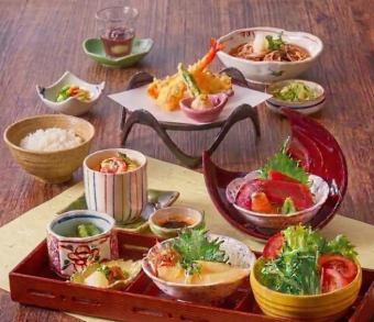 [Food Only] A course where you can enjoy a variety of exquisite dishes showcasing the best of Japanese culinary techniques, served in small portions: "Saga Aji Hana Course"