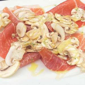 Prosciutto and mushrooms